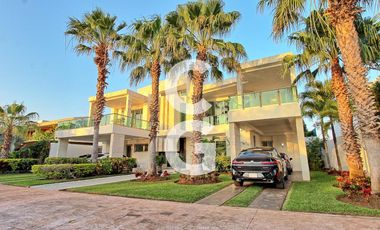 Casa en Venta en Cancún Residencial Lagos Del Sol con Jacuzzi y Paneles Solares