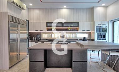 Casa en Venta en Cancún Residencial Lagos Del Sol con Jacuzzi y Paneles Solares