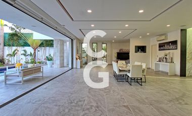 Casa en Venta en Cancún Residencial Lagos Del Sol con Jacuzzi y Paneles Solares