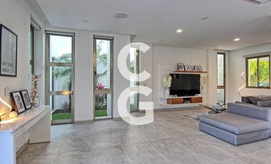 Casa en Venta en Cancún Residencial Lagos Del Sol con Jacuzzi y Paneles Solares