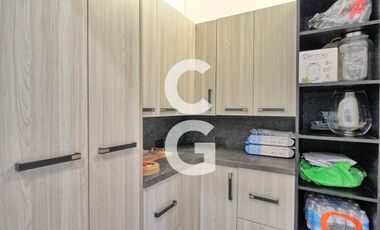 Casa en Venta en Cancún Residencial Lagos Del Sol con Jacuzzi y Paneles Solares