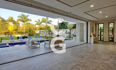 Casa en Venta en Cancún Residencial Lagos Del Sol con Jacuzzi y Paneles Solares