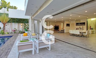 Casa en Venta en Cancún Residencial Lagos Del Sol con Jacuzzi y Paneles Solares