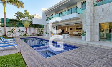 Casa en Venta en Cancún Residencial Lagos Del Sol con Jacuzzi y Paneles Solares