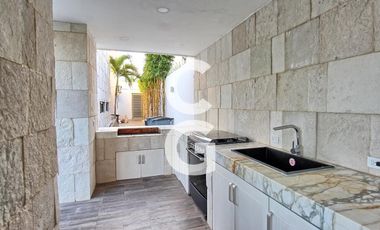 Casa en Venta en Cancún Residencial Lagos Del Sol con Jacuzzi y Paneles Solares