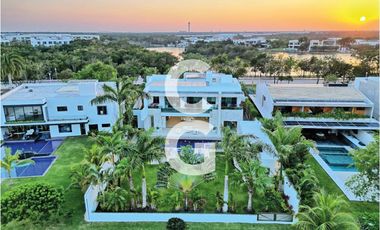 Casa en Venta en Cancún Residencial Lagos Del Sol con Jacuzzi y Paneles Solares