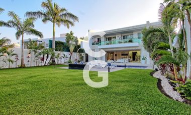 Casa en Venta en Cancún Residencial Lagos Del Sol con Jacuzzi y Paneles Solares