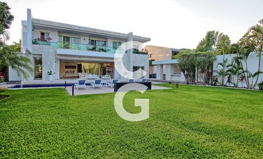 Casa en Venta en Cancún Residencial Lagos Del Sol con Jacuzzi y Paneles Solares