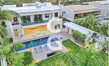 Casa en Venta en Cancún Residencial Lagos Del Sol con Jacuzzi y Paneles Solares