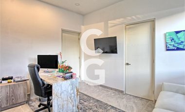 Casa en Venta en Cancún Residencial Lagos Del Sol con Jacuzzi y Paneles Solares