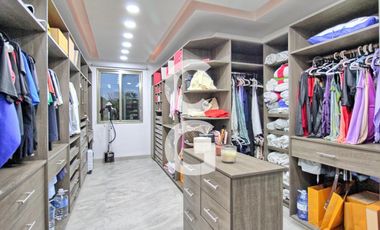 Casa en Venta en Cancún Residencial Lagos Del Sol con Jacuzzi y Paneles Solares