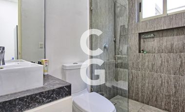 Casa en Venta en Cancún Residencial Lagos Del Sol con Jacuzzi y Paneles Solares