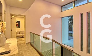 Casa en Venta en Cancún Residencial Lagos Del Sol con Jacuzzi y Paneles Solares