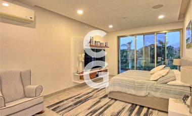 Casa en Venta en Cancún Residencial Lagos Del Sol con Jacuzzi y Paneles Solares