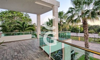 Casa en Venta en Cancún Residencial Lagos Del Sol con Jacuzzi y Paneles Solares