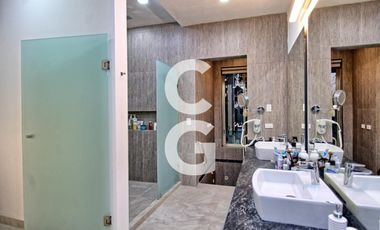 Casa en Venta en Cancún Residencial Lagos Del Sol con Jacuzzi y Paneles Solares