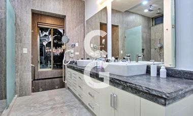 Casa en Venta en Cancún Residencial Lagos Del Sol con Jacuzzi y Paneles Solares