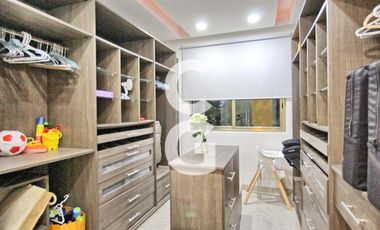 Casa en Venta en Cancún Residencial Lagos Del Sol con Jacuzzi y Paneles Solares