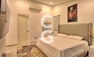 Casa en Venta en Cancún Residencial Lagos Del Sol con Jacuzzi y Paneles Solares