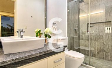 Casa en Venta en Cancún Residencial Lagos Del Sol con Jacuzzi y Paneles Solares