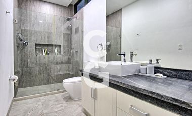 Casa en Venta en Cancún Residencial Lagos Del Sol con Jacuzzi y Paneles Solares