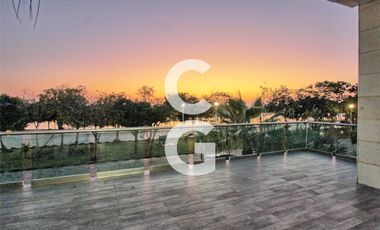 Casa en Venta en Cancún Residencial Lagos Del Sol con Jacuzzi y Paneles Solares