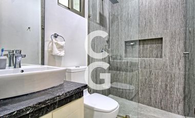 Casa en Venta en Cancún Residencial Lagos Del Sol con Jacuzzi y Paneles Solares