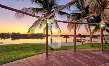 Casa en Venta en Cancún Residencial Lagos Del Sol con Jacuzzi y Paneles Solares