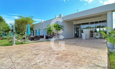 Casa en Venta en Cancún Residencial Lagos Del Sol con Jacuzzi y Paneles Solares