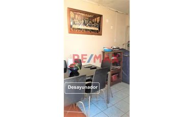 Casa De 2 Pisos 5 Habitaciones + Cuarto De Servicio + Cocherra Con 2 Ingresos Urb. Altamar La Perla Alta