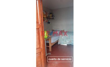 Casa De 2 Pisos 5 Habitaciones + Cuarto De Servicio + Cocherra Con 2 Ingresos Urb. Altamar La Perla Alta