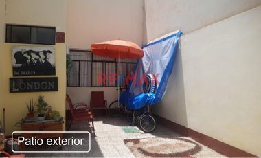 Casa De 2 Pisos 5 Habitaciones + Cuarto De Servicio + Cocherra Con 2 Ingresos Urb. Altamar La Perla Alta