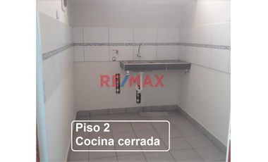 Casa De 2 Pisos 5 Habitaciones + Cuarto De Servicio + Cocherra Con 2 Ingresos Urb. Altamar La Perla Alta