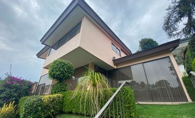 RENTA DE BONITA CASA EN BOSQUES DE LAS LOMAS, SUPER UBICADA