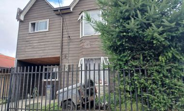 SE ARRIENDA AMPLIA CASA CON 4 DORMITORIOS Y 2 BAÑOS