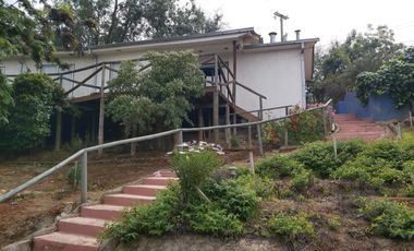 HERMOSA PARCELA VERDE Y COLORIDA CON POZO Y CONSTRUCCIONES