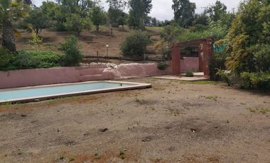 HERMOSA PARCELA VERDE Y COLORIDA CON POZO Y CONSTRUCCIONES