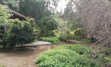 HERMOSA PARCELA VERDE Y COLORIDA CON POZO Y CONSTRUCCIONES