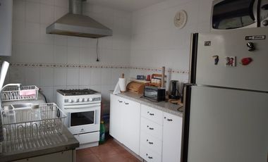 HERMOSA PARCELA VERDE Y COLORIDA CON POZO Y CONSTRUCCIONES