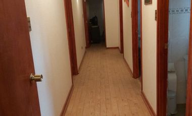 HERMOSA PARCELA VERDE Y COLORIDA CON POZO Y CONSTRUCCIONES