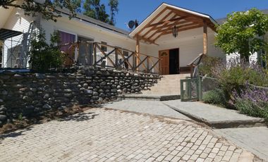 HERMOSA PARCELA CON CASA EN CONDOMINIO CONSOLIDADO