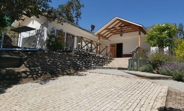 HERMOSA PARCELA CON CASA EN CONDOMINIO CONSOLIDADO