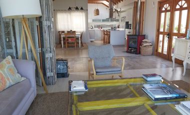 HERMOSA PARCELA CON CASA EN CONDOMINIO CONSOLIDADO