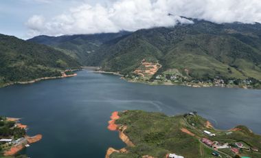 ref 981a vendo lotes vía al Darién lago calima
