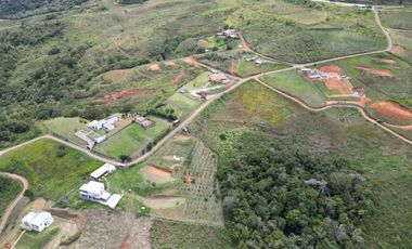 ref 981a vendo lotes vía al Darién lago calima