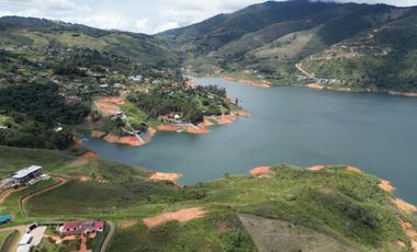 ref 981a vendo lotes vía al Darién lago calima