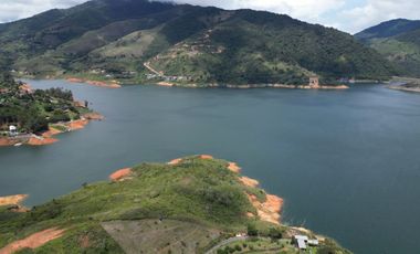 ref 981a vendo lotes vía al Darién lago calima