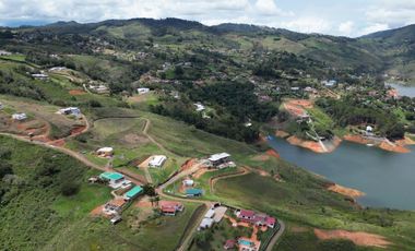 ref 981a vendo lotes vía al Darién lago calima