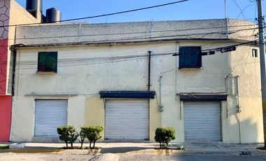 VENDO CASA CON LOCALES COMERCIALES UBICADA EN ESQUINA