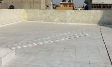 VENDO CASA CON LOCALES COMERCIALES UBICADA EN ESQUINA